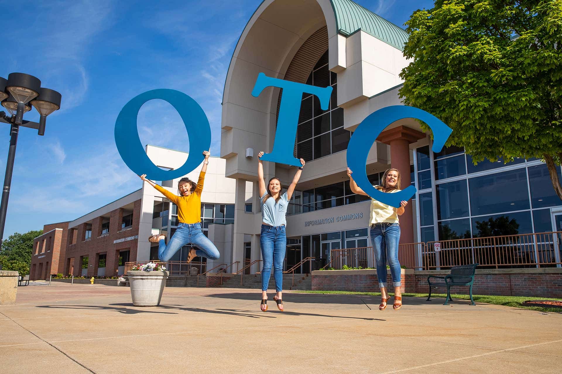 Students on campus of Ozarks Technical Community College.